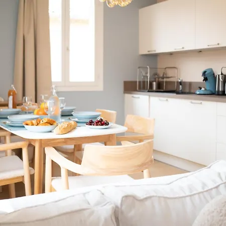 Raffinement Coeur De Lumineux Appartement Nîmes