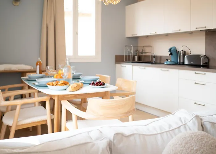Raffinement Coeur De Lumineux Appartement Nîmes
